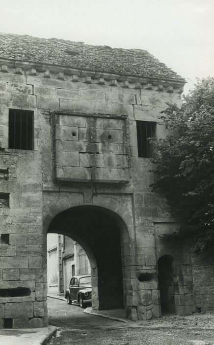 Porte fortifiée (ancienne) : Elévation est, vue générale