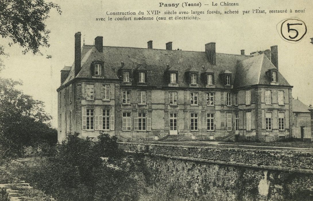 Château de Passy-Véron : Façade sud-est, vue générale