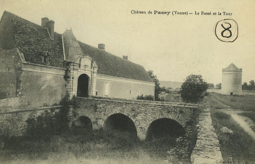 Château de Passy-Véron : Communs, aile sud-est, vue générale