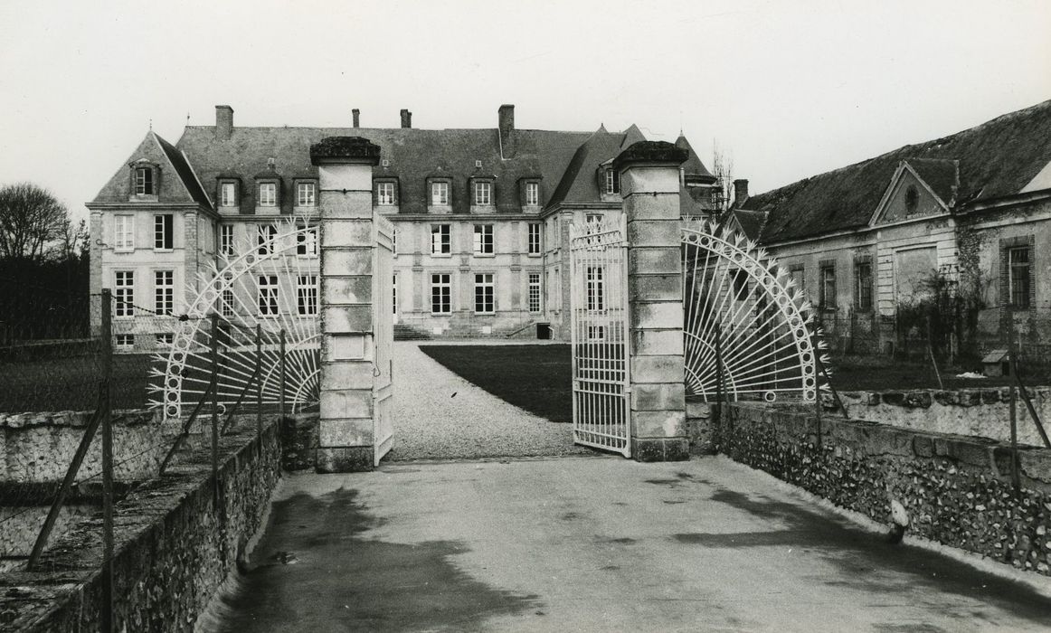 Château de Passy-Véron : Ensemble sud-est, vue générale