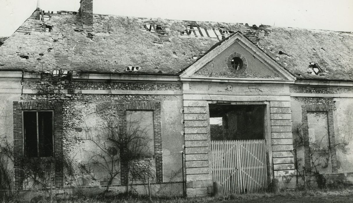 Château de Passy-Véron : Communs, aile nord, façade nord, vue partielle