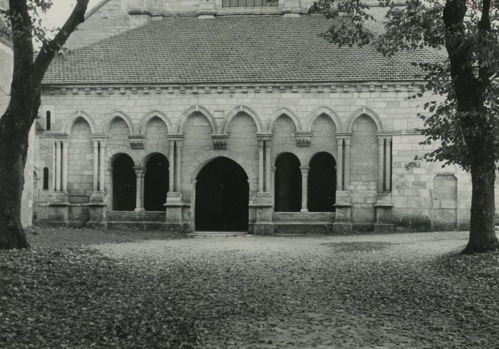 Porche occidental, vue générale