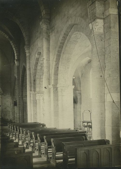 Eglise Saint-Jean-Baptiste : Nef, vue partielle