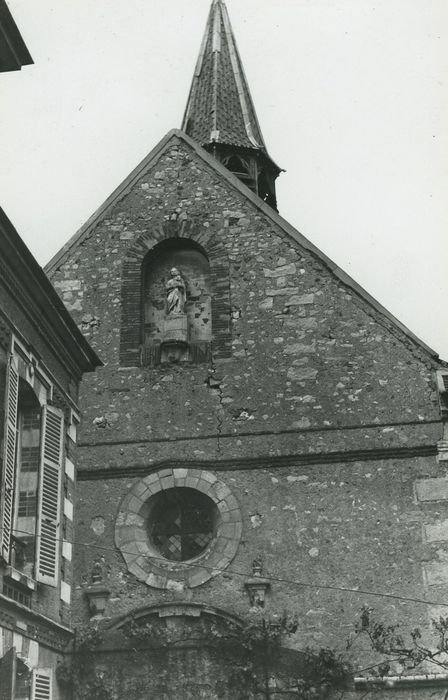 Eglise Sainte-Mathie : Façade occidentale, vue partielle