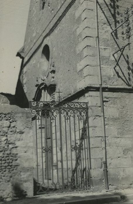 Eglise Sainte-Mathie : Grilles d’accès sud, vue générale