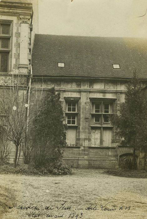 Ancien archevêché ou ancien palais archiépiscopal : Vue partielle d’une façade non localisée