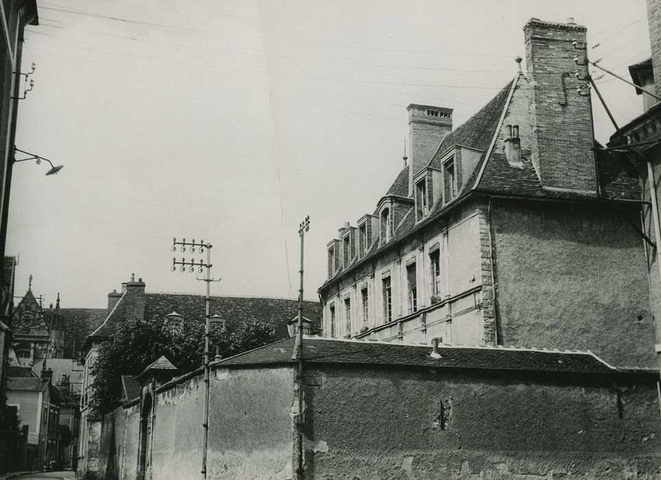 Hôtel de Vaudricourt : Façades sud et ouest, vue partielle