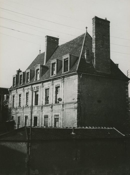 Hôtel de Vaudricourt : Façades sud et ouest, vue partielle