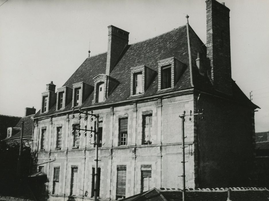 Hôtel de Vaudricourt : Façade ouest, vue partielle