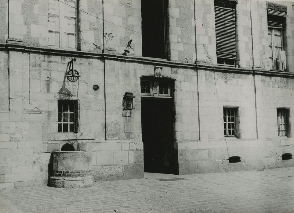 Hôtel de Vaudricourt : Façade ouest, vue partielle