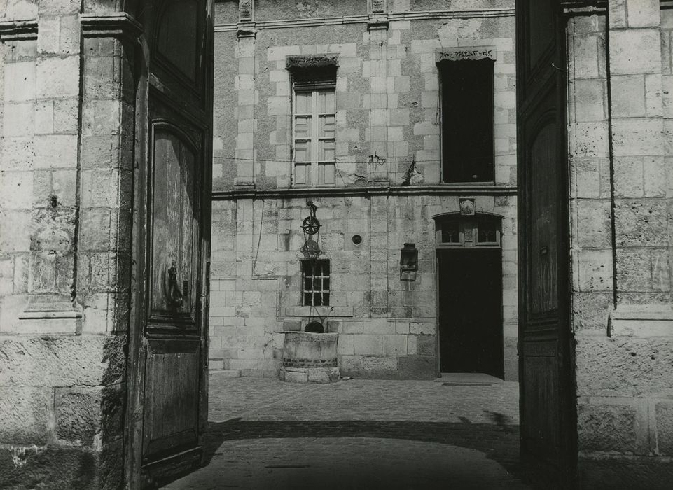 Hôtel de Vaudricourt : Façade ouest, vue partielle