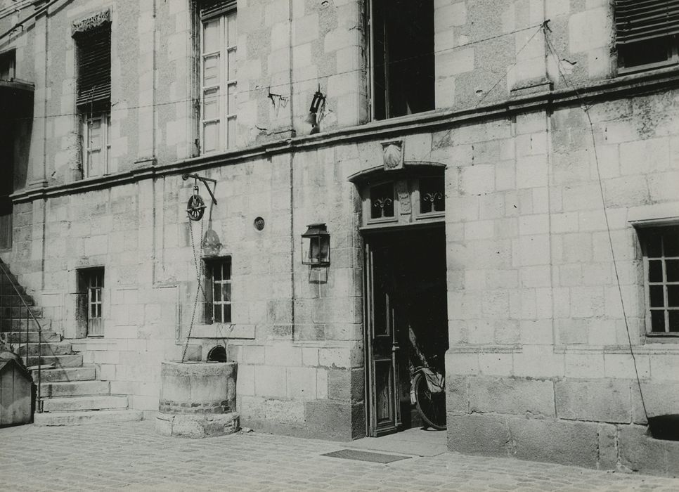 Hôtel de Vaudricourt : Façade ouest, vue partielle