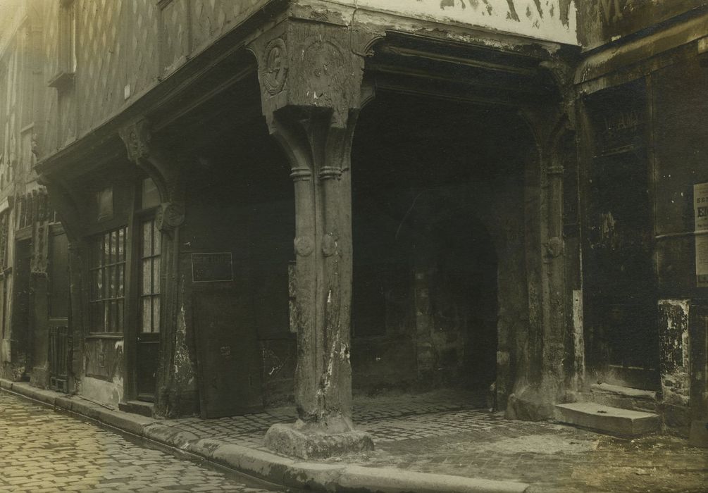 Maison dite du Portail : Façade sur rue, vue partielle