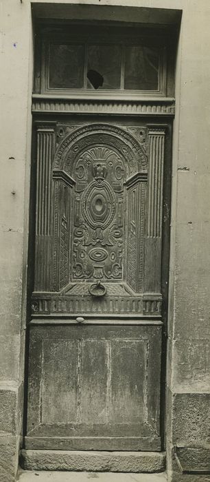 Maison : Porte d’accès sur rue, vue générale