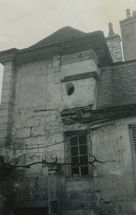 Maison : Façade sur cour, vue partielle