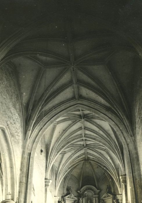 Eglise Saint-Symphorien : Nef, vue générale des voûtes