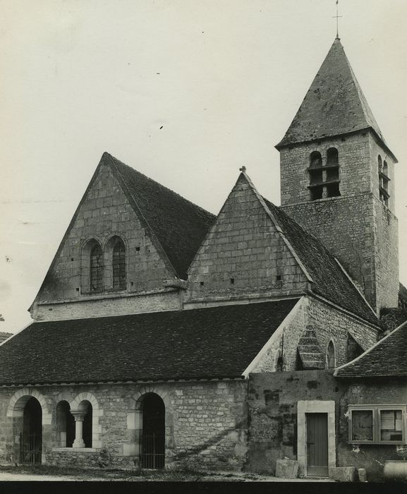 Eglise de Vaux : Façade occidentale, vue générale