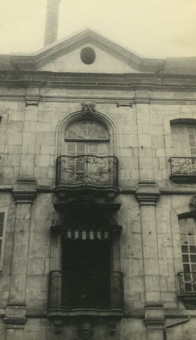 Maison dite des Sept-Têtes : Façade sur rue, vue partielle