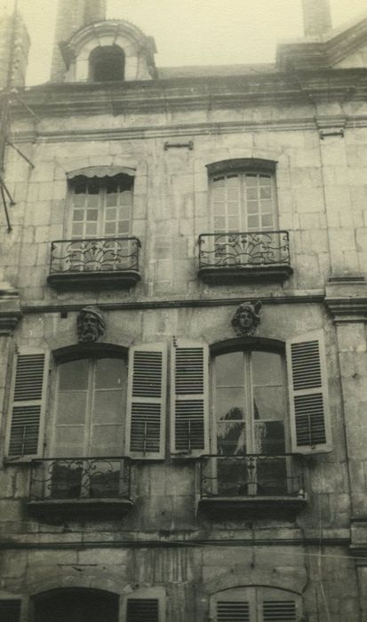 Maison dite des Sept-Têtes : Façade sur rue, vue partielle