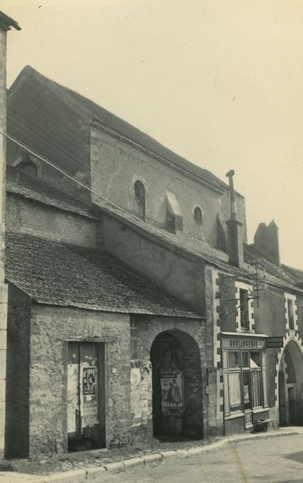 Eglise Saint-Etienne (ancienne) : Vue partielle de l’église, façade latérale nord