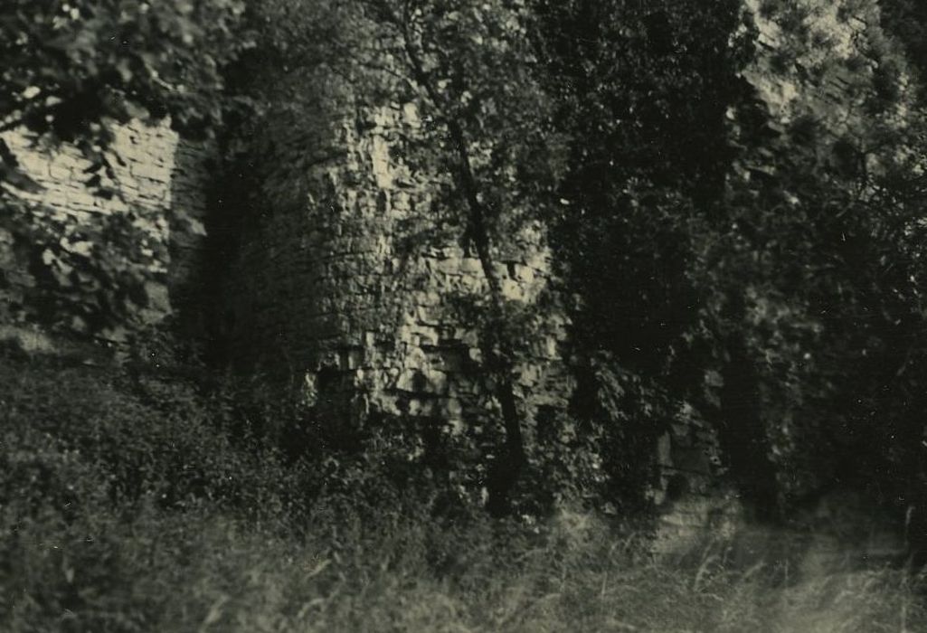 Ancienne enceinte de la ville : Tour des Ursulines, vue partielle