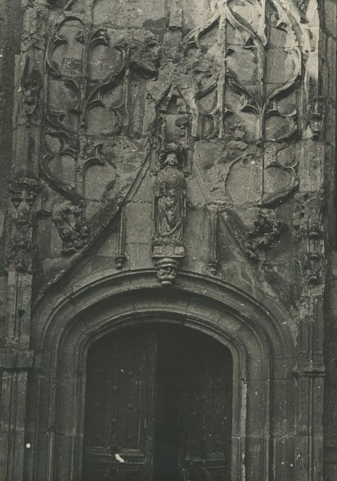 Eglise Saint-Jean-Baptiste : Portail d’accès sud, vue partielle