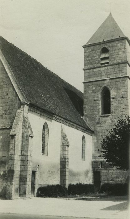 Eglise paroissiale : Façade latérale sud, vue partielle