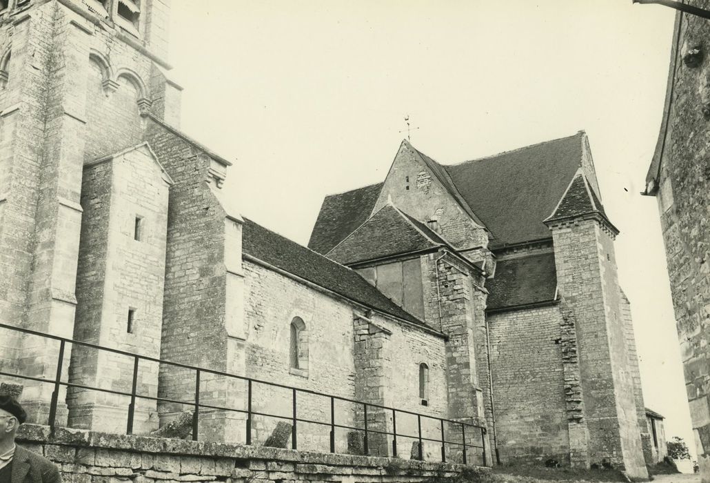 Eglise paroissiale : Façade latérale sud, vue générale