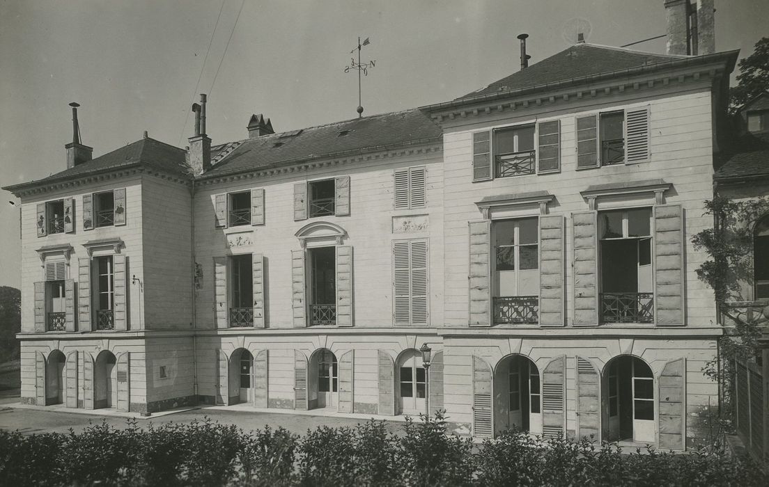 Domaine de la Petite Roseraie : Façade est, vue générale