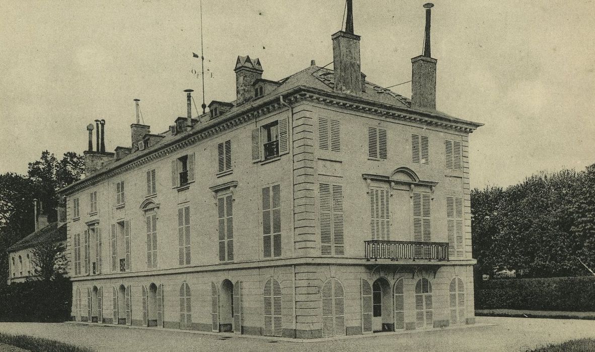 Domaine de la Petite Roseraie : Façades sud et ouest, vue générale