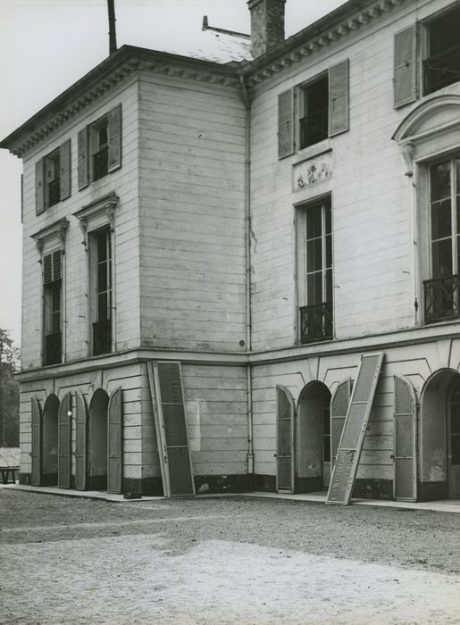 Domaine de la Petite Roseraie : Façade est, avant-corps sud, vue générale