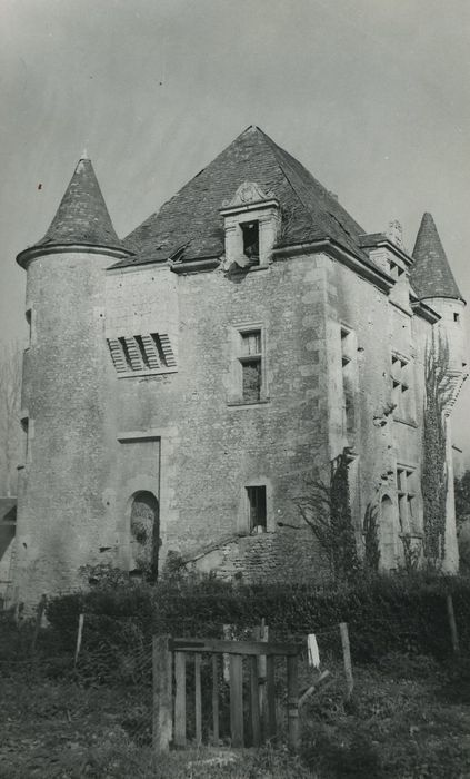 Château de Retournay : Façades sud et est, vue générale