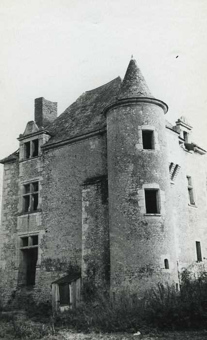 Château de Retournay : Façade ouest, vue générale