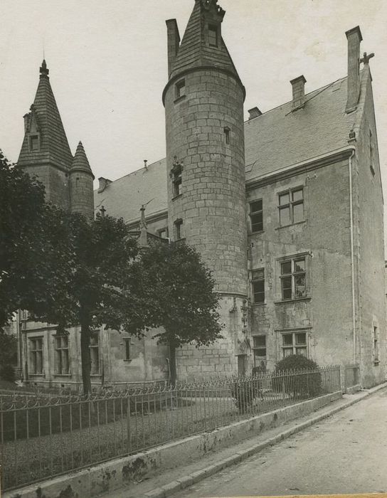 Ancien Palais de Justice, ancien Hôtel de Ménoc