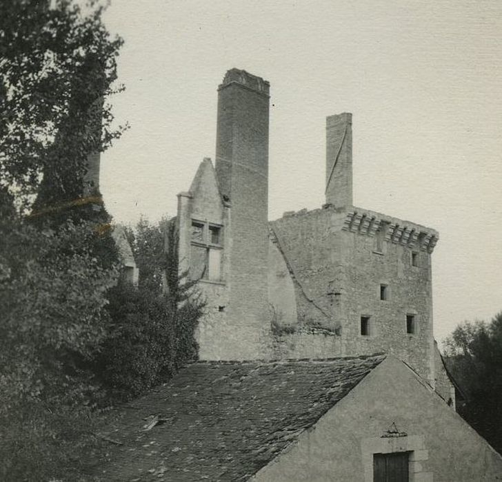 Moulin : Vue partielle des ruines