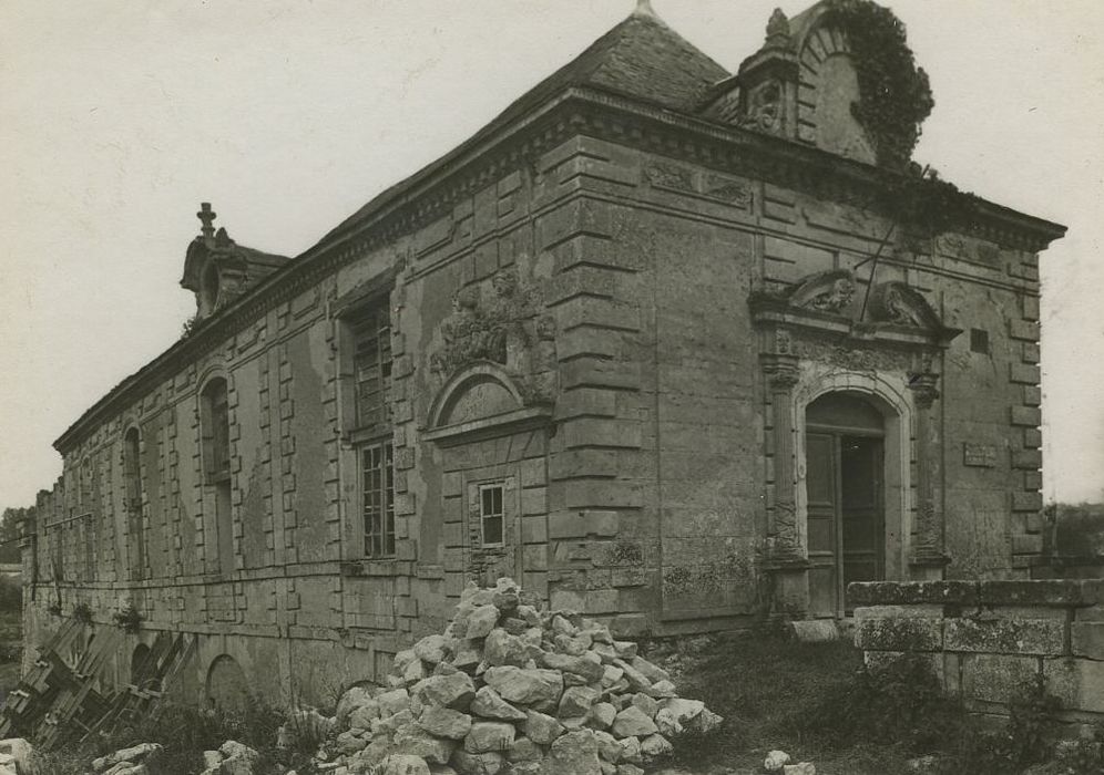 Restes de l'ancien château : Façades nord et est, vue générale