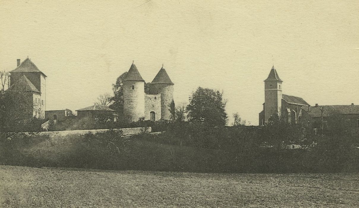 Château d'Andelot : Vue générale du château dans son environnement depuis l’Ouest