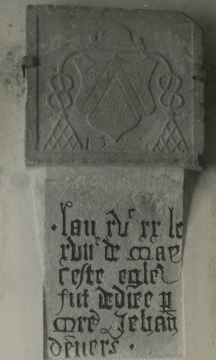 plaque commémorative de la dédicace de l'église de Binans - © Ministère de la Culture (France), Médiathèque du patrimoine et de la photographie, tous droits réservés