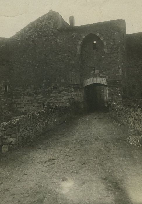Remparts : Porte sud,élévation sud, vue générale