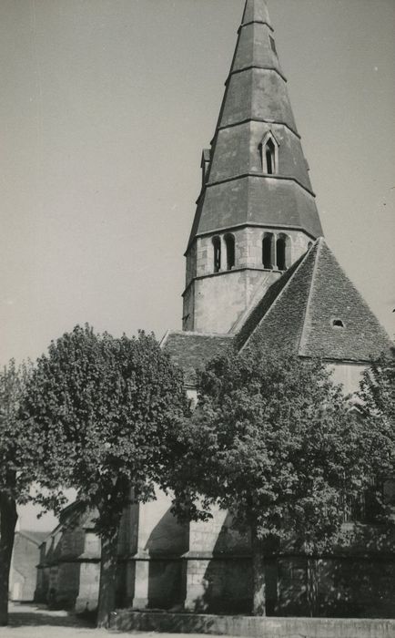 Eglise paroissiale : Clocher, vue générale