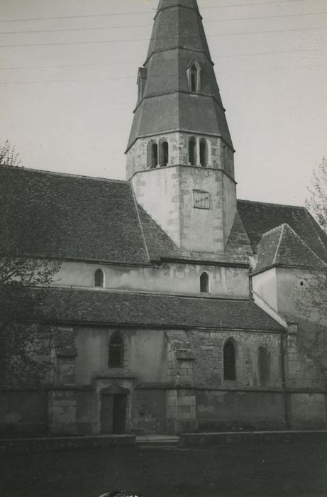 Eglise paroissiale : Clocher, vue partielle