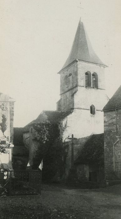 Eglise paroissiale : Façade ouest, vue partielle