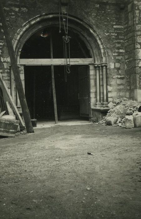 Eglise paroissiale : Portail occidental, vue générale