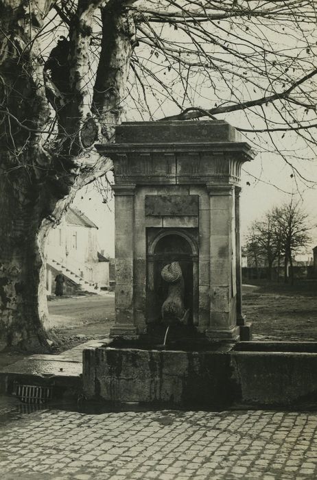 Fontaine, vue générale