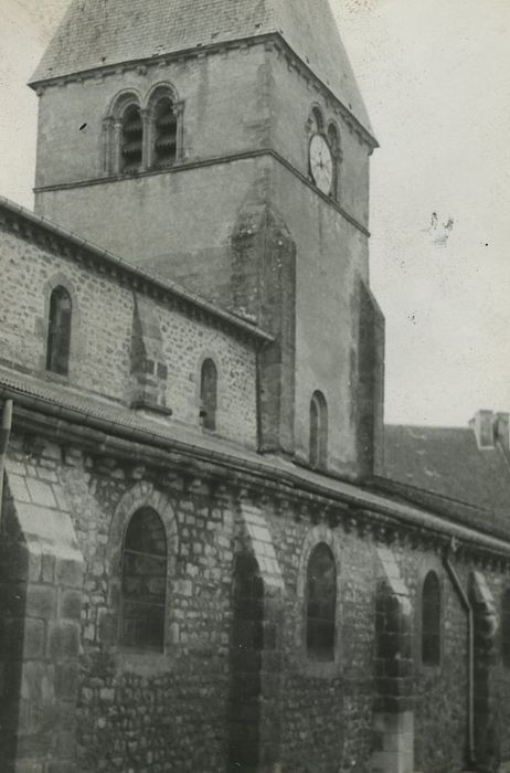 Eglise paroissiale : Façade latérale sud, vue partielle