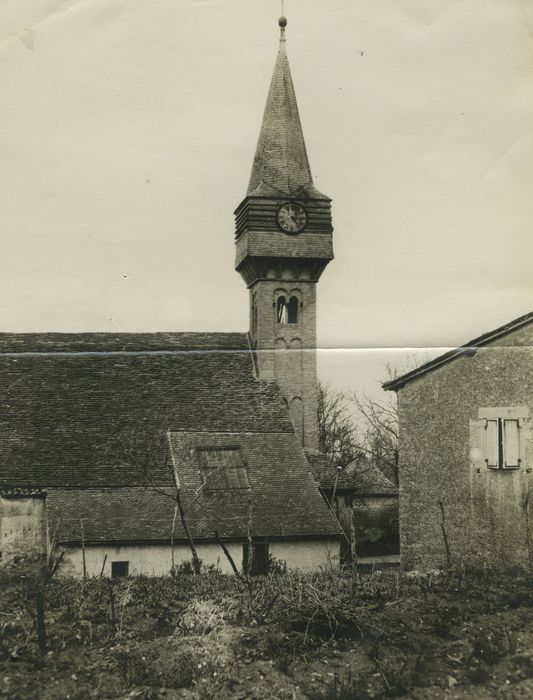 Eglise paroissiale : Façade latérale sud-ouest, vue partielle