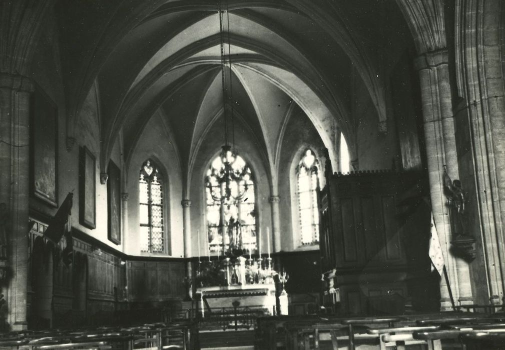 Eglise paroissiale : Choeur, vue générale