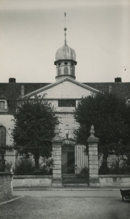 Hôtel-Dieu : Façade sud, vue partielle