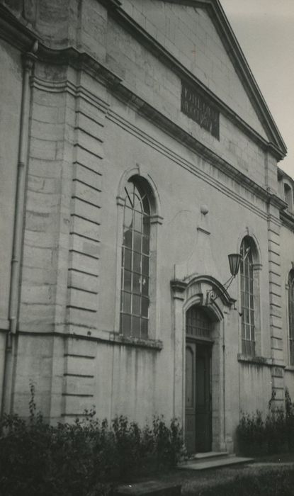 Hôtel-Dieu : Façade sud, avant-corps central, vue partielle