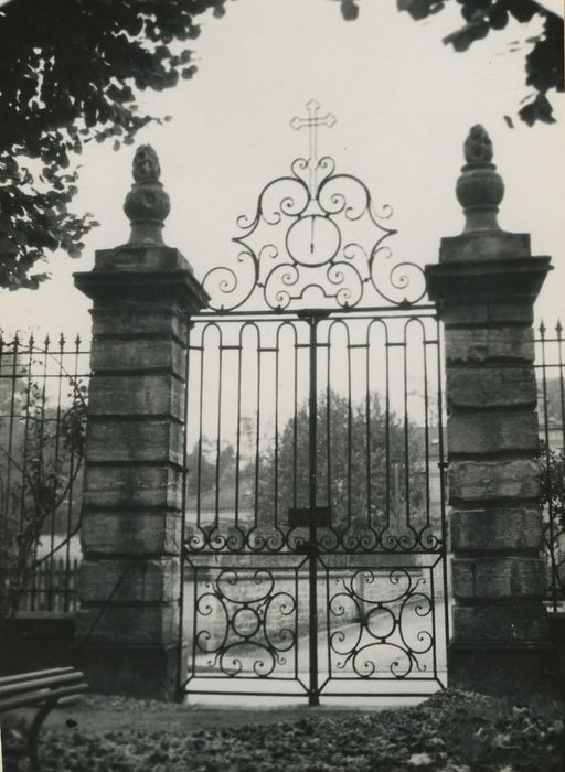 Hôtel-Dieu : Grilles d’accès sud, vue générale